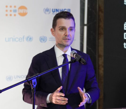 Политиката нема право да се меша во академската слобода, истакна Муцунски