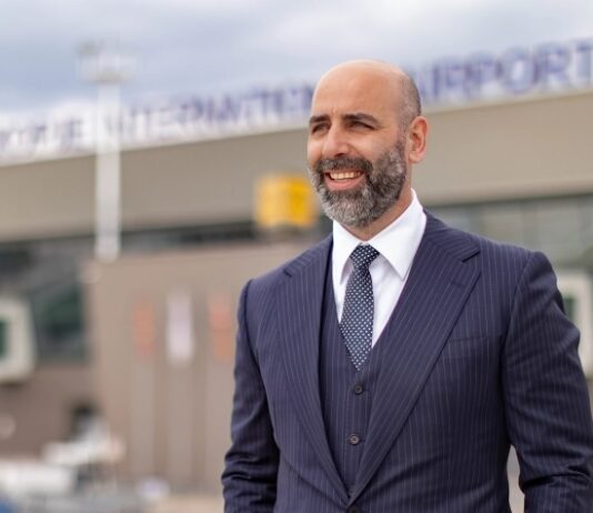 Годинава инвестиравме 3,8 милиони евра во модернизација на патничките услуги на Меѓународниот аеродром Скопјe, истакна Курт