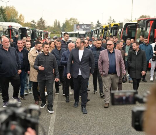 Од понеделник 55 приватни автобуси ќе го засилат јавниот превоз во Скопје, најави Ѓорѓиевски