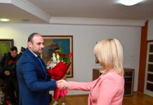 Почеток на акцијата за чистење, најави Ѓеорѓиевски откако со букет цвеќе ја испрати Данела Арсовска
