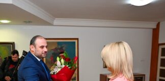 Почеток на акцијата за чистење, најави Ѓеорѓиевски откако со букет цвеќе ја испрати Данела Арсовска