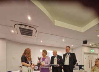 Наградата „Нико Нестор пливање за мир“ доделена на Евгениј Поп Ацев