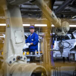 Роботи ги исполнуваат индустриските кадровски потреби преку спој на прецизност и паметна технологија