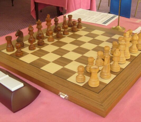 Синдаров прв во кружниот дел, следува нокаут-системот на финалето во Фишеров шах