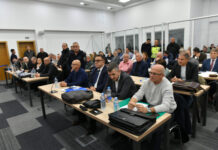 Дел од одбраната реагира дека го немаат добиено изменетото обвинение, а од нив се очекува да дадат воведни зборови