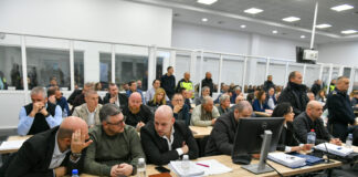 Одбраната на Крешник Бектеши тврди дека не постои ниту еден потпис на лиценца од него, биле издадени со негов факсимил