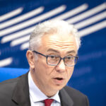 Теодорос Русопулос – долгогодишна кариера во функција на притисок врз Македонија