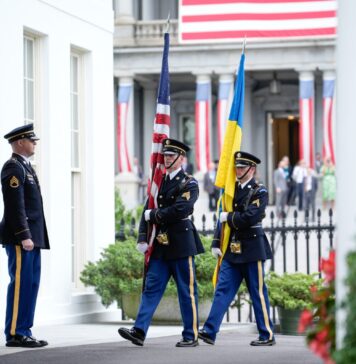 Украина пуштена „низ вода“ од светските сили