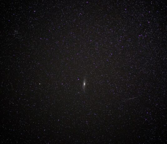 Откриени органски материи во вселената – траги на Енкелад