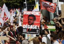 Макронизмот пред испраќање во историјата