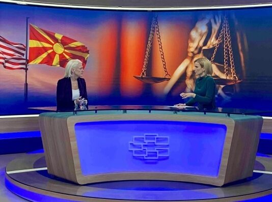 Без разлика дали има пристапни преговори патоказот постои, сакаме да видиме повеќе напредок на тој план, истакна Агелер