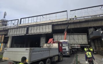 Започна отстранување на билбордите од Железничката станица Скопје