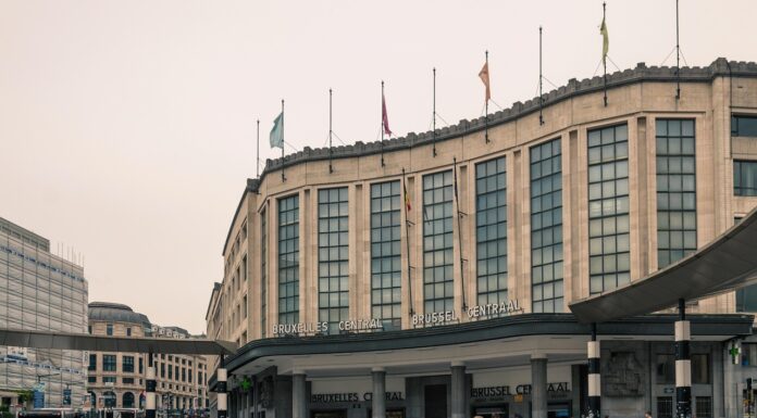 Белгија ги замрзнува платите на пратениците во следните четири години