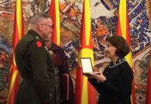 Силјановска Давкова го одликуваше генерал-мајор Грегори Најт со Орден за воени заслуги