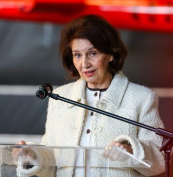 Силјановска-Давкова го пречекува Бегај со највисоки државни и воени почести