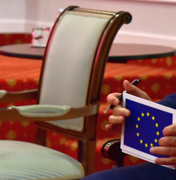 ЕУ работи на модалитетите за проширување без право на вето