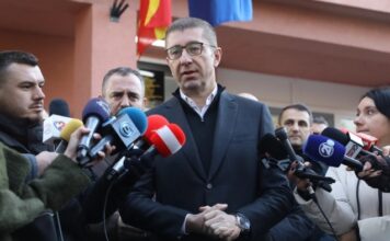 Темата со мигранти е непостоечка, опозицијата сака да шири страв и паника, истакна Мицкоски