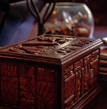 Музика од дрвена кутија