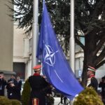 НАТО се почувствува како тринаесетто прасе