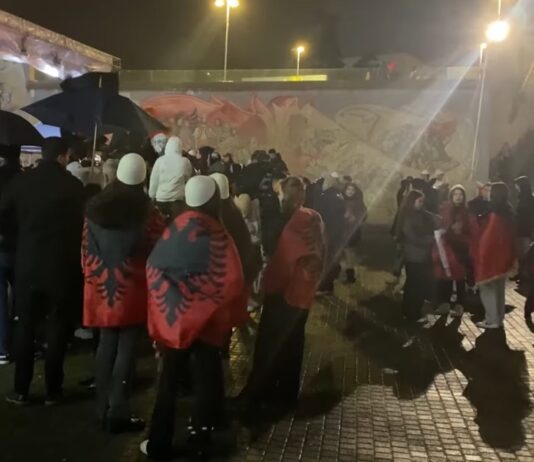 Обид за ДУИ да ги рециклира моќта и влијанието: Милитантна еуфорија завиткана во национален декор