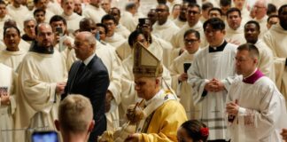 Папата Лав Четиринаесетти ја служеше својата прва миса во црквата Свети Петар