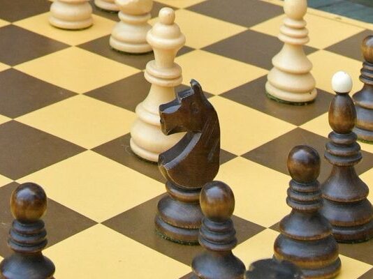 Карлсен и Аронијан финалисти на турнирот во Кејптаун во Фишеров шах