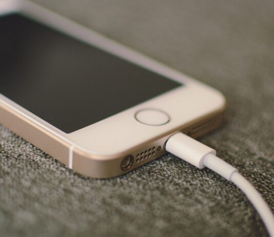 Зошто телефонот никогаш не треба да се полни до 100 отсто