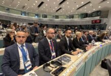 Македонија ја потврдува посветеноста во борбата против криумчарењето мигранти, порача Тошковски во Брисел