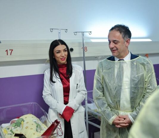 Првото бебе во државата е Евгенија, трето дете на семејството Камчеви