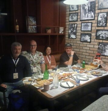 Интервју со блуз-мајсторот на усна хармоника Тони Холидеј