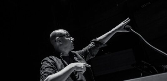 Спектакуларно новогодишно шоу во Дубаи со оркестрации и аранжмани на Џијан Емин