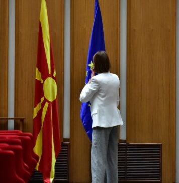 Каква е сегашната меѓународна политичка конјунктура за отфрлање на Макроновата преговарачка рамка?