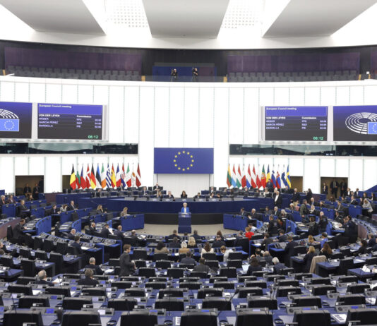 Ранливата ЕУ се фаќа за сламка во спротивставувањето на Вашингтон