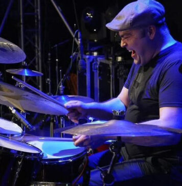 Музика што е договорена однапред, но се случува само еднаш