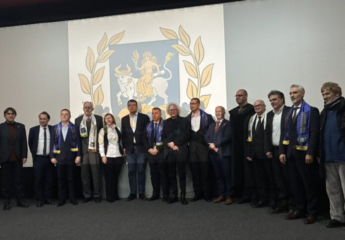 IMG-d924cdc7f3a9ce12e50cb658f47c3bba-V