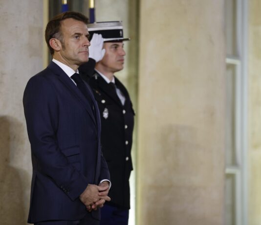 Ставот на Макрон не е гласот на Франција