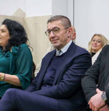 Лидерска средба за реформските закони и за укинување на техничката влада, лидерот на СДСМ одлучи да не присуствува