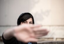 Во Велика Британија месечно се приведуваат илјада педофили