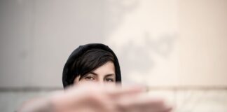 Во Велика Британија месечно се приведуваат илјада педофили