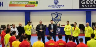 Фото: Министерот Борко Ристовски со порака за ракометарите – Играјте со срце за Македонија!