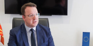 Покажавме како се чува националното единство, да се бориме за нашите интереси без да виткаме кичма, истакна Николовски Aleksandar Nikolovski