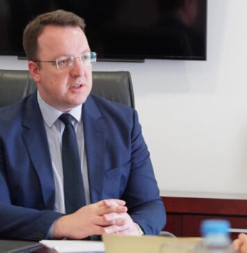 Покажавме како се чува националното единство, да се бориме за нашите интереси без да виткаме кичма, истакна Николовски Aleksandar Nikolovski