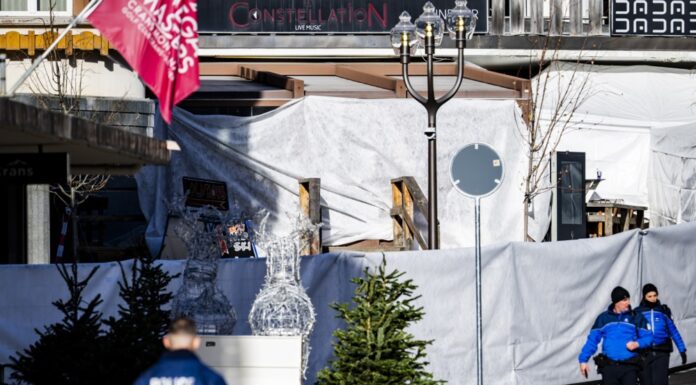 Можна причина за пожарот во Швајцарија се свеќи поставени блиску до дрвен плафон