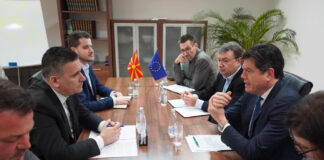 Македонија вложува значителни напори за усогласување на законодавството со политиките на ЕУ, рекол Хоџа на средбата со Рокас