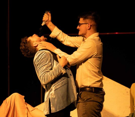 Возбудлив приказ на ненаситната потрага на еден човек за моќ