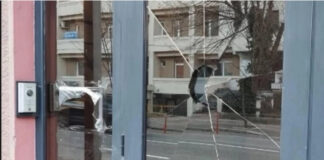 Приведено лицето кое го оштети стаклото на влезната врата на Бугарската амбасада