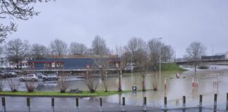 Франција се соочува со поплави по излевање на реките Лоара и Гарона Poplavi Francija