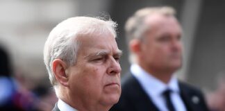 Никој не е над законот, истакнаа Стармер и кралот Чарлс по приведувањето на Ендру Prince Andrew