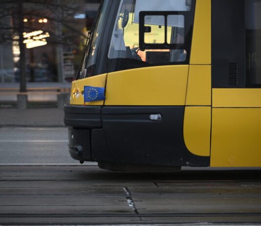 Сигнал за старт на композицијата од слепиот колосек за тргнување кон Брисел?!