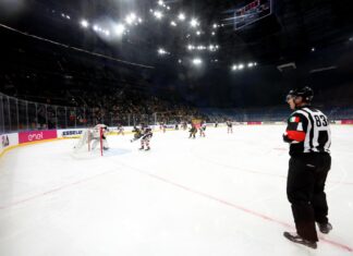 Задолжителните штитници за врат на ЗОИ се приспособување за хокеарите од НХЛ